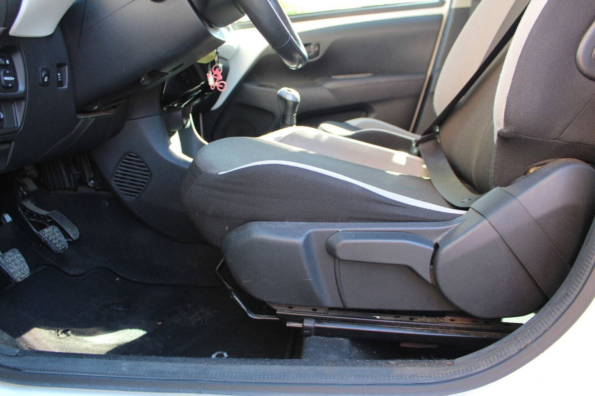 Toyota Aygo 1.0 VVT-i 69 CV 5 porte x-play (13)