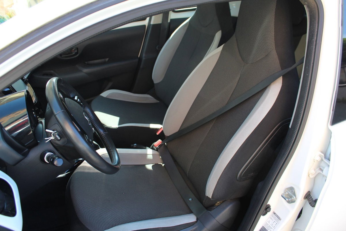Toyota Aygo 1.0 VVT-i 69 CV 5 porte x-play (14)