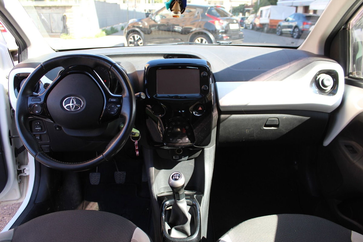 Toyota Aygo 1.0 VVT-i 69 CV 5 porte x-play (19)
