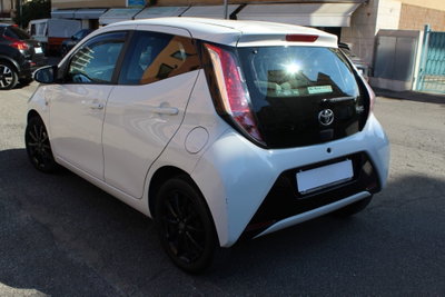 Toyota Aygo 1.0 VVT-i 69 CV 5 porte x-play (3)