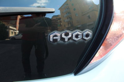 Toyota Aygo 1.0 VVT-i 69 CV 5 porte x-play (5)