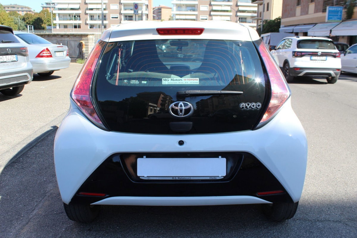Toyota Aygo 1.0 VVT-i 69 CV 5 porte x-play (6)