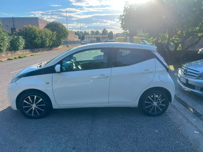 Toyota Aygo 1.0 VVT-i 69 CV 5 porte x-cool MMT usata