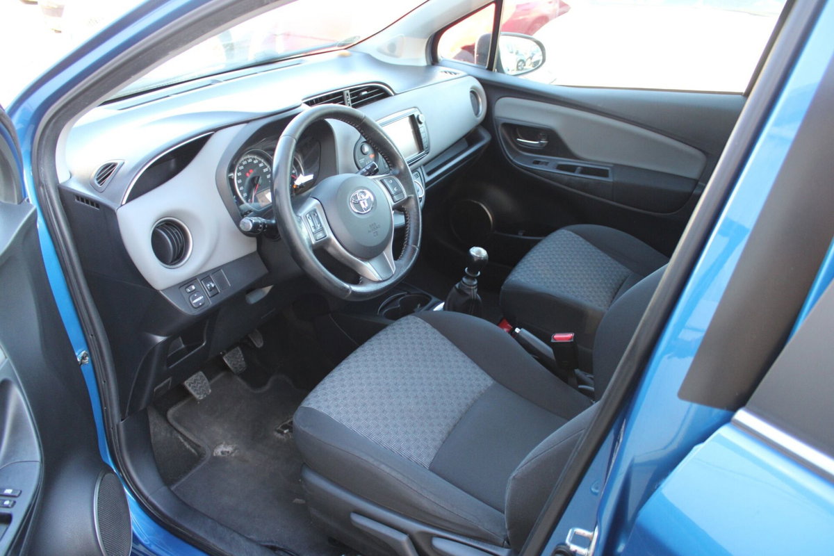 Toyota Yaris 1.D-4D 5 porte Lounge (11)