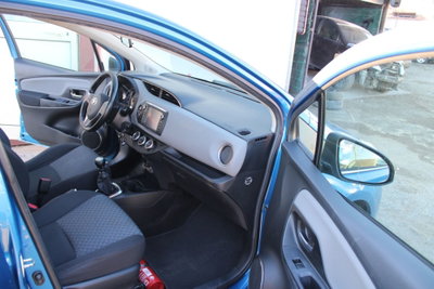 Toyota Yaris 1.D-4D 5 porte Lounge (13)
