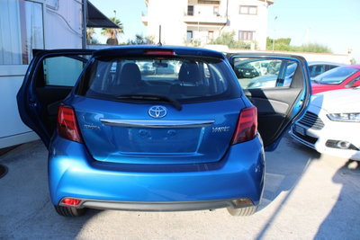 Toyota Yaris 1.D-4D 5 porte Lounge (15)