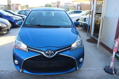 Toyota Yaris 1.D-4D 5 porte Lounge (2)