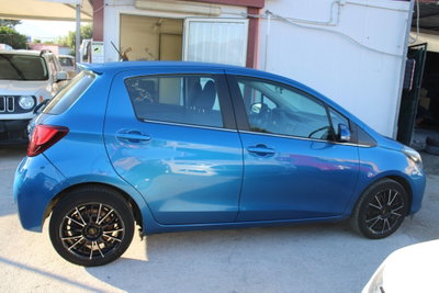 Toyota Yaris 1.D-4D 5 porte Lounge (4)