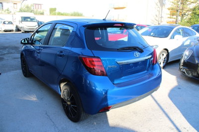 Toyota Yaris 1.D-4D 5 porte Lounge (6)