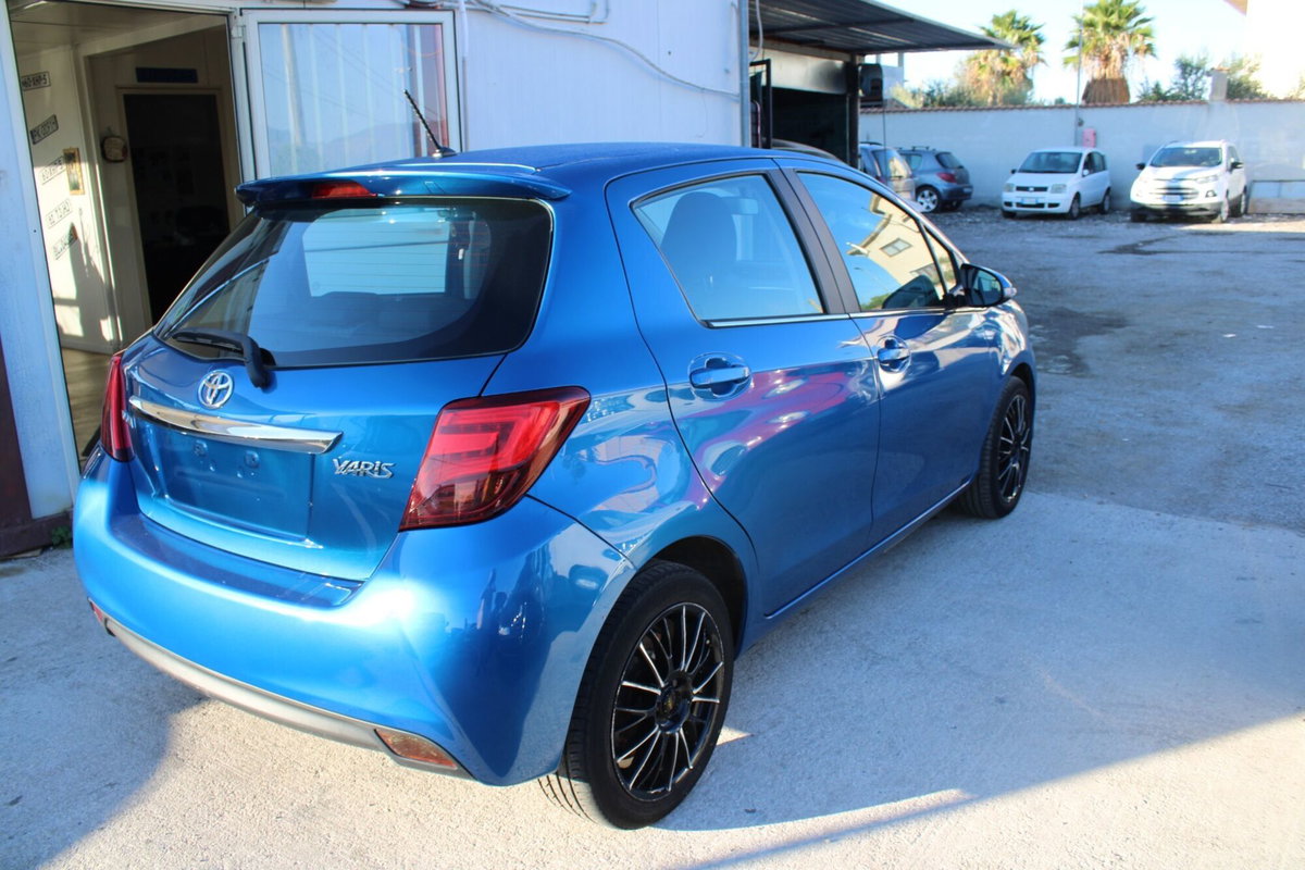 Toyota Yaris 1.D-4D 5 porte Lounge (7)