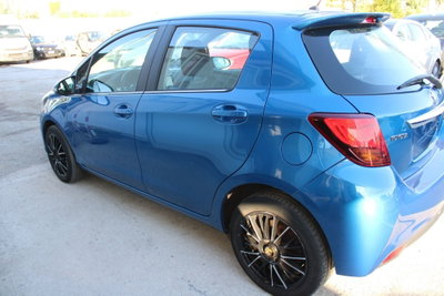 Toyota Yaris 1.D-4D 5 porte Lounge (8)