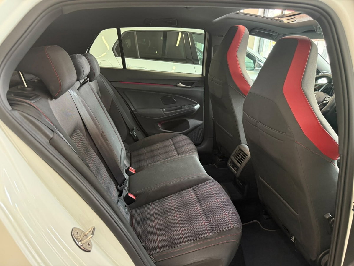 Volkswagen Golf 2.0 TSI GTI DSG (9)