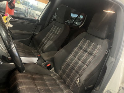 Volkswagen Golf Cabrio 2.0 GTI (7)