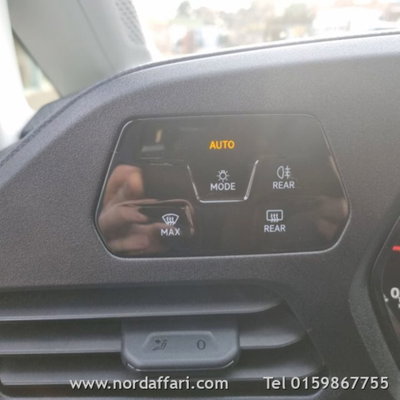 Volkswagen Caddy 2.0 TDI 102 CV (8)