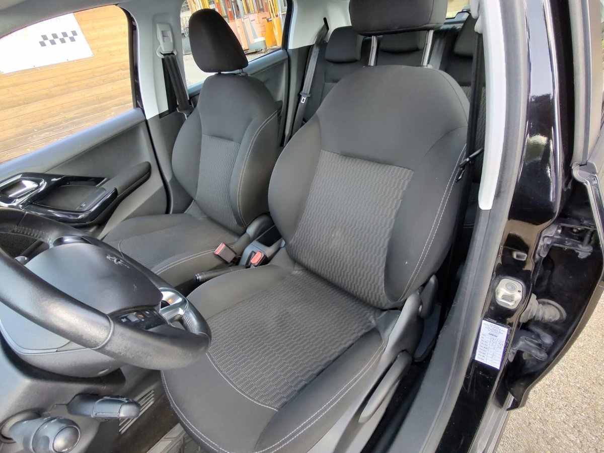 Peugeot 208 82 5 porte Active (20)