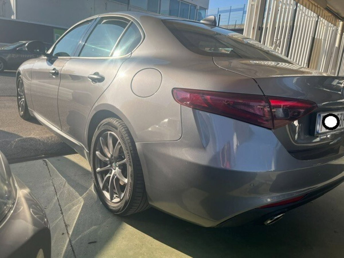 Alfa Romeo Giulia 2.2 Turbodiesel 150 CV AT8 Super (3)