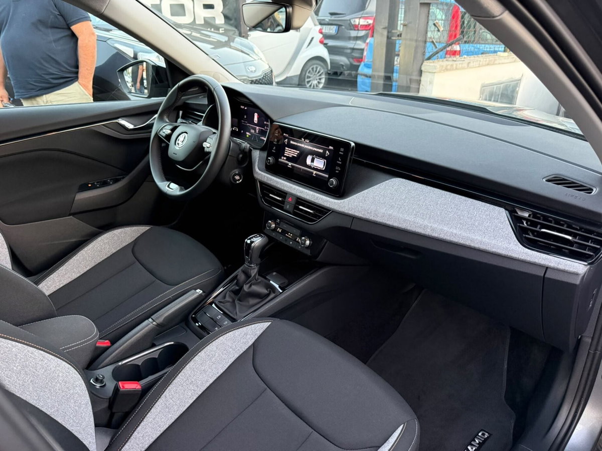 Skoda Kamiq 1.0 tsi Black Dots 115cv dsg (9)