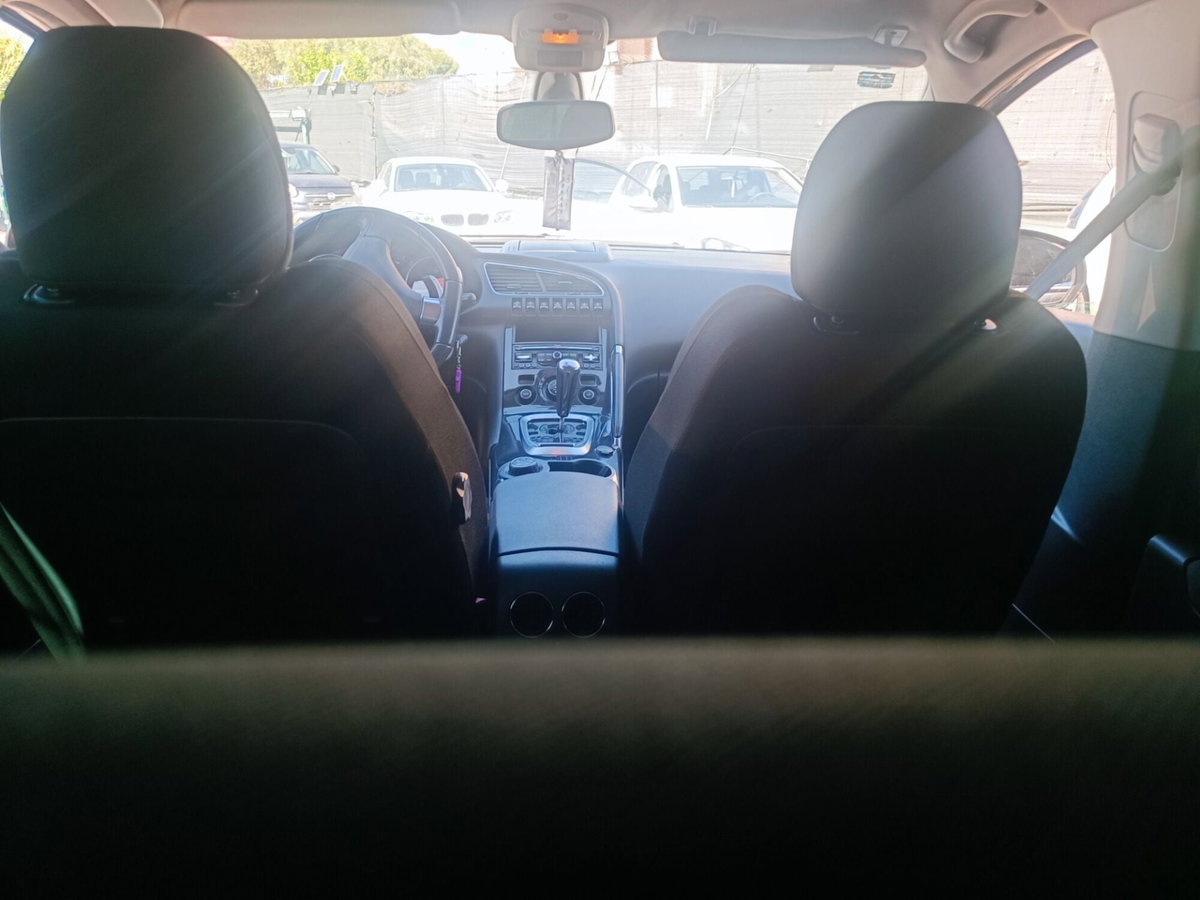 Peugeot 3008 1.6 HDi 110CV cambio robotizzato Premium (9)