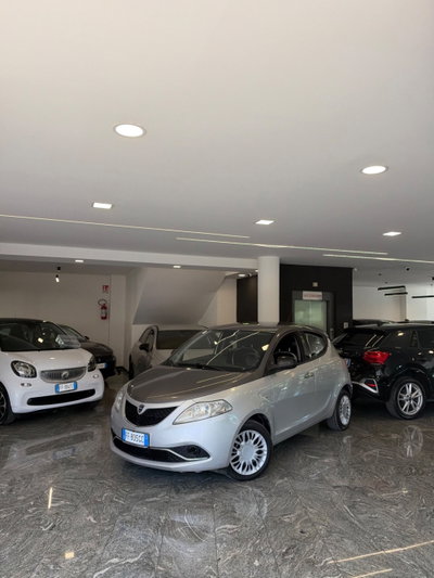 Lancia Ypsilon 1.2 69 CV 5 porte GPL Ecochic Silver usata