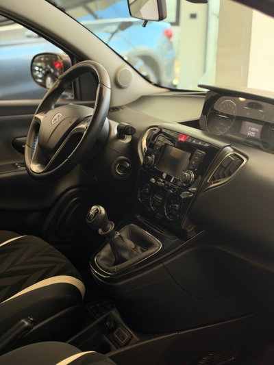 Lancia Ypsilon 1.2 69 CV 5 porte GPL Ecochic Silver (11)