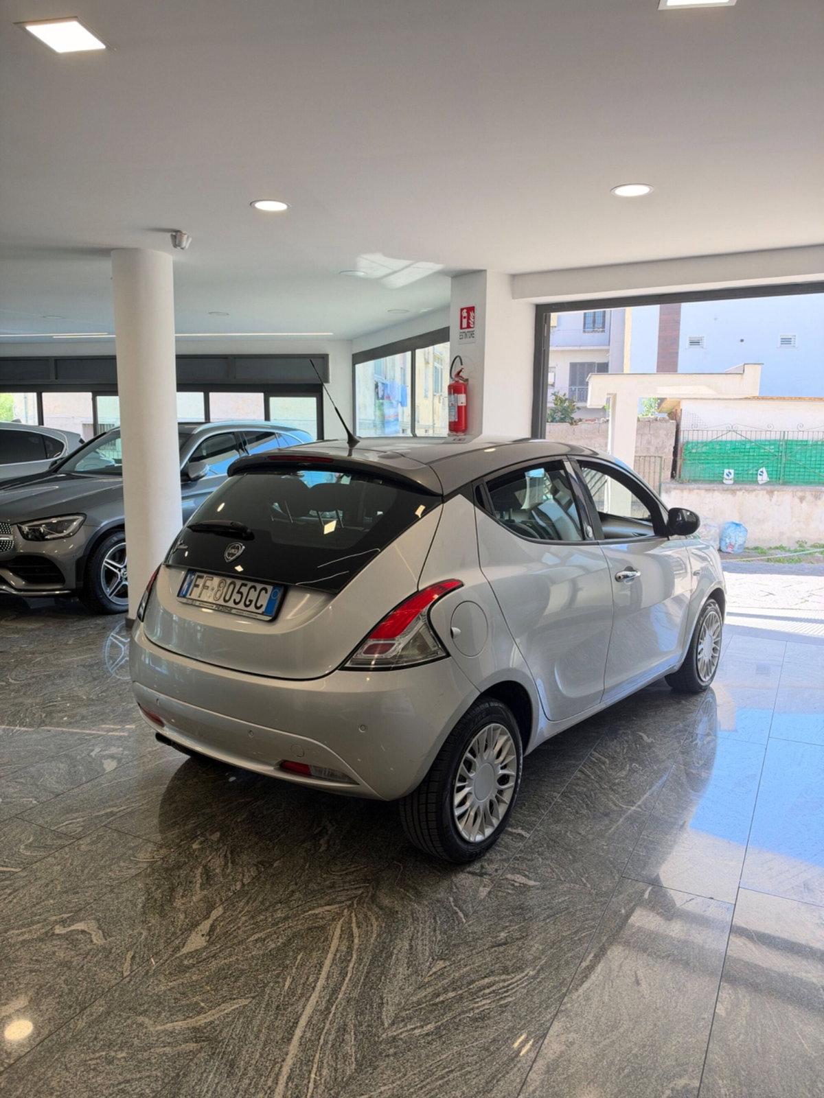 Lancia Ypsilon 1.2 69 CV 5 porte GPL Ecochic Silver (2)