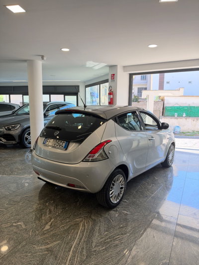 Lancia Ypsilon 1.2 69 CV 5 porte GPL Ecochic Silver (2)