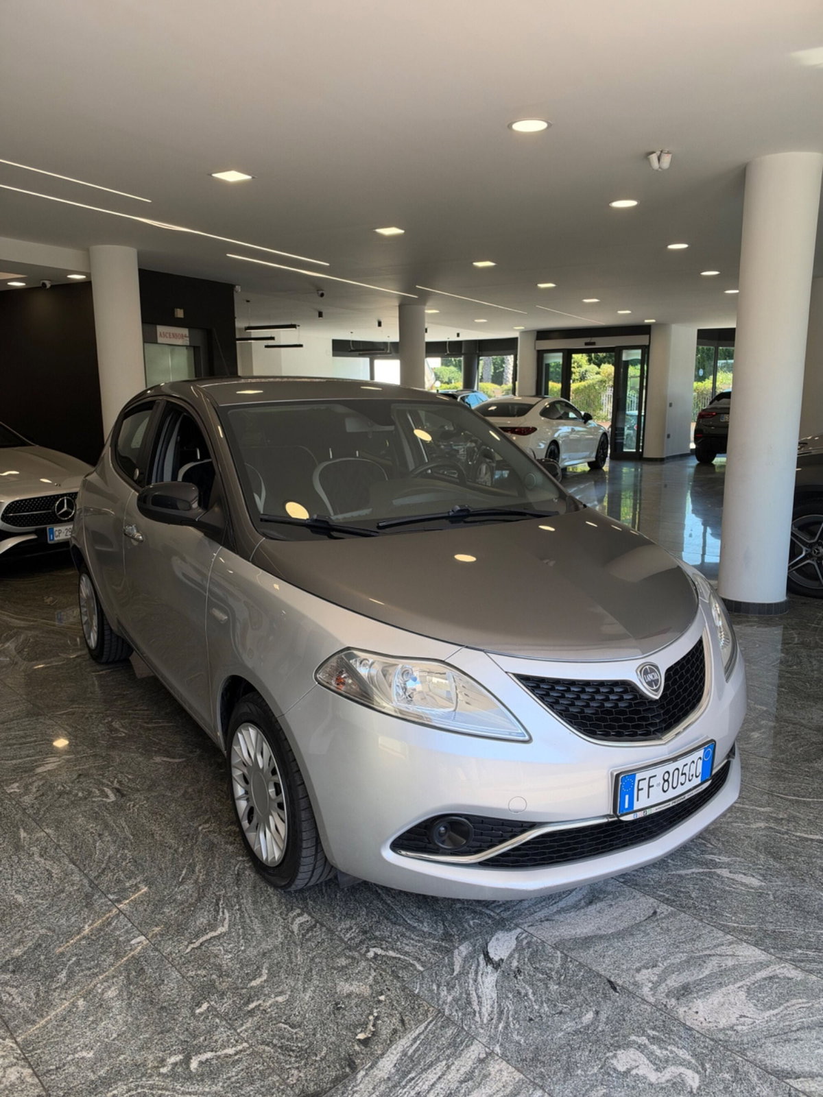 Lancia Ypsilon 1.2 69 CV 5 porte GPL Ecochic Silver (6)