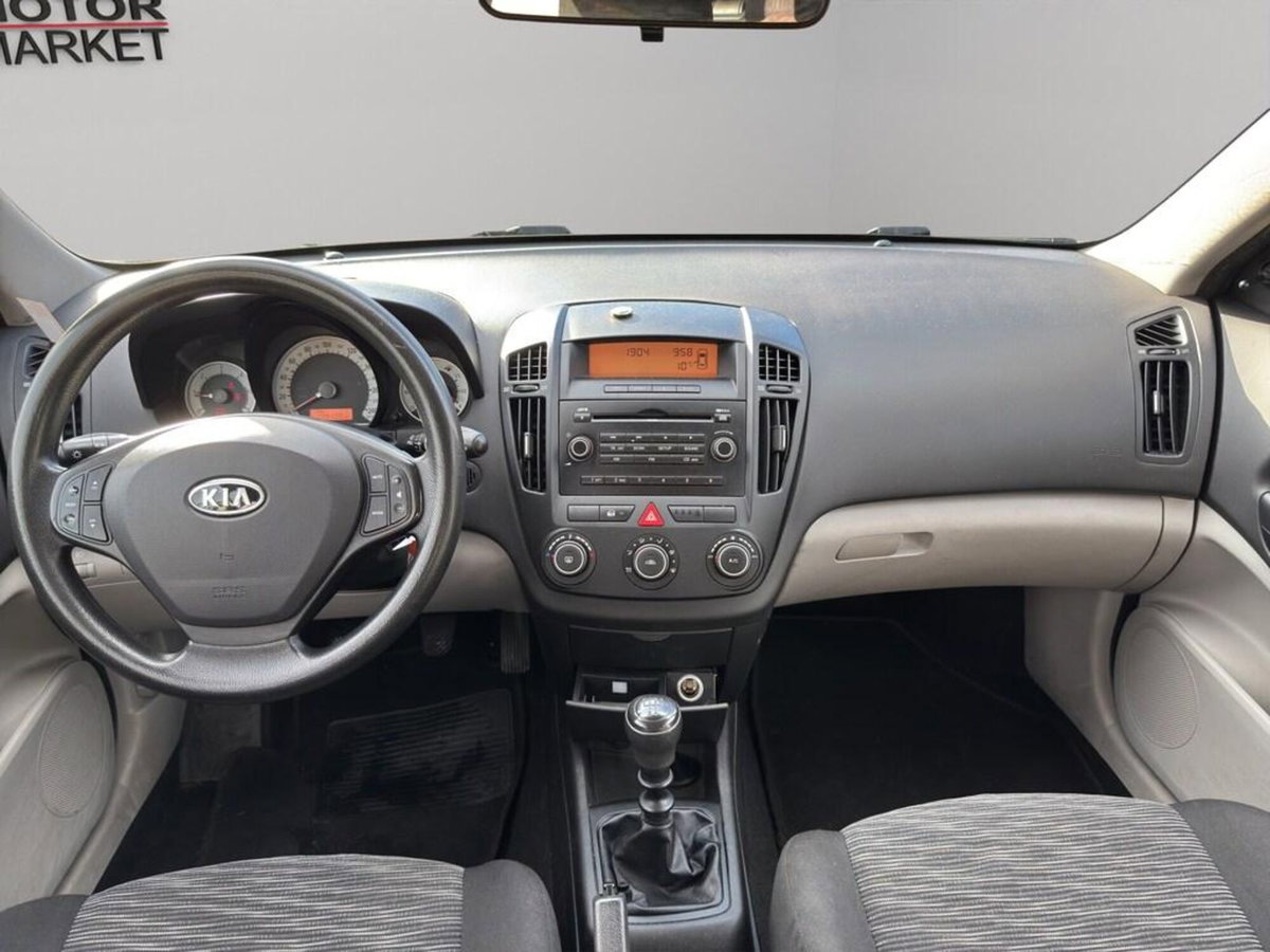 Kia cee'd 1.6 CRDi VGT 90CV 5p. LX (13)