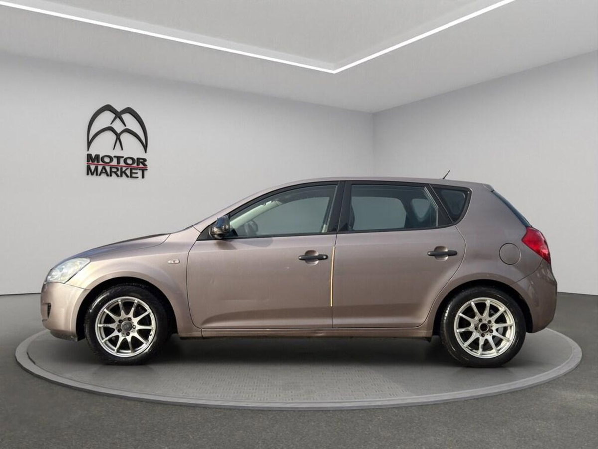 Kia cee'd 1.6 CRDi VGT 90CV 5p. LX (5)