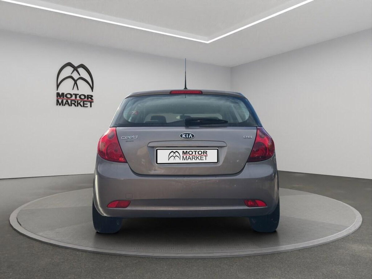 Kia cee'd 1.6 CRDi VGT 90CV 5p. LX (6)