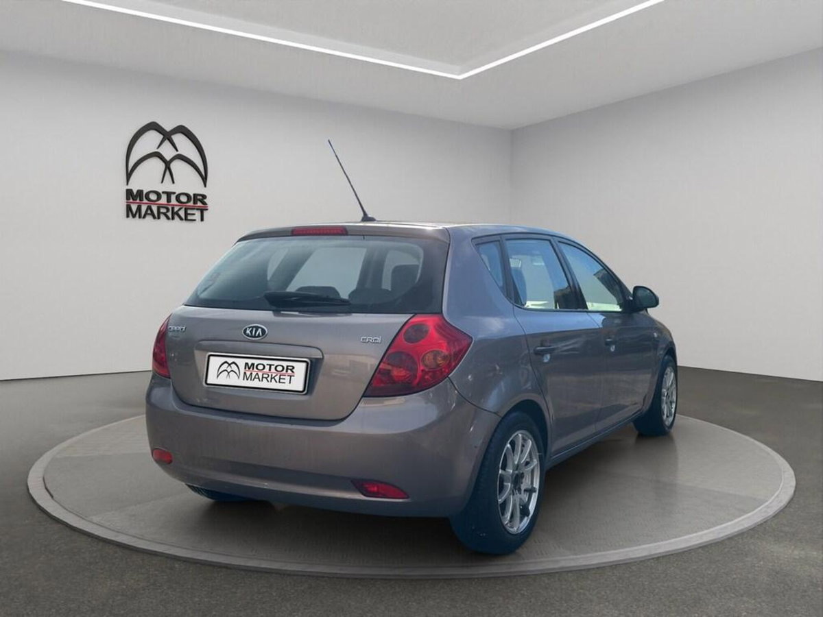 Kia cee'd 1.6 CRDi VGT 90CV 5p. LX (7)