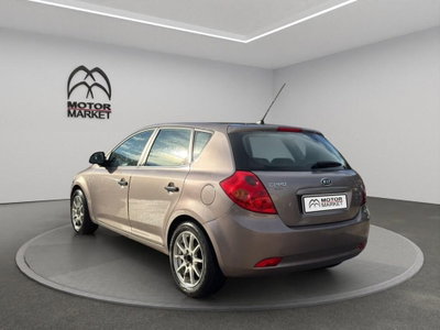 Kia cee'd 1.6 CRDi VGT 90CV 5p. LX (8)