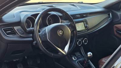 Alfa Romeo Giulietta 1.6 JTDm-2 Exclusive (11)