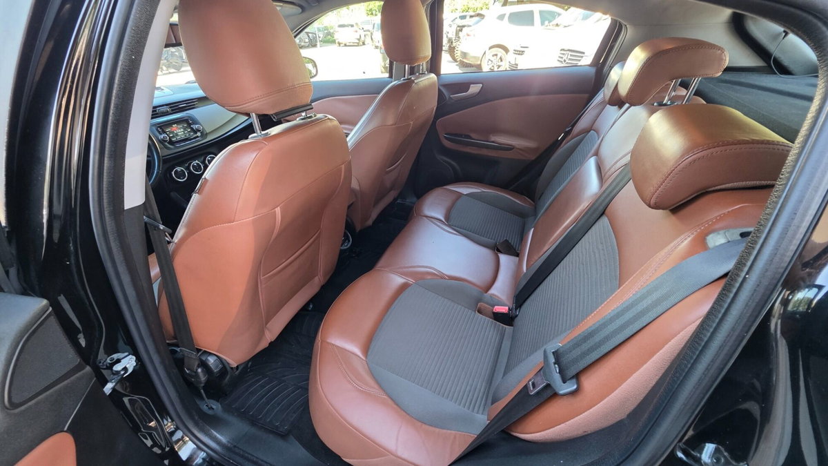 Alfa Romeo Giulietta 1.6 JTDm-2 Exclusive (13)