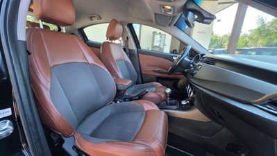 Alfa Romeo Giulietta 1.6 JTDm-2 Exclusive (15)