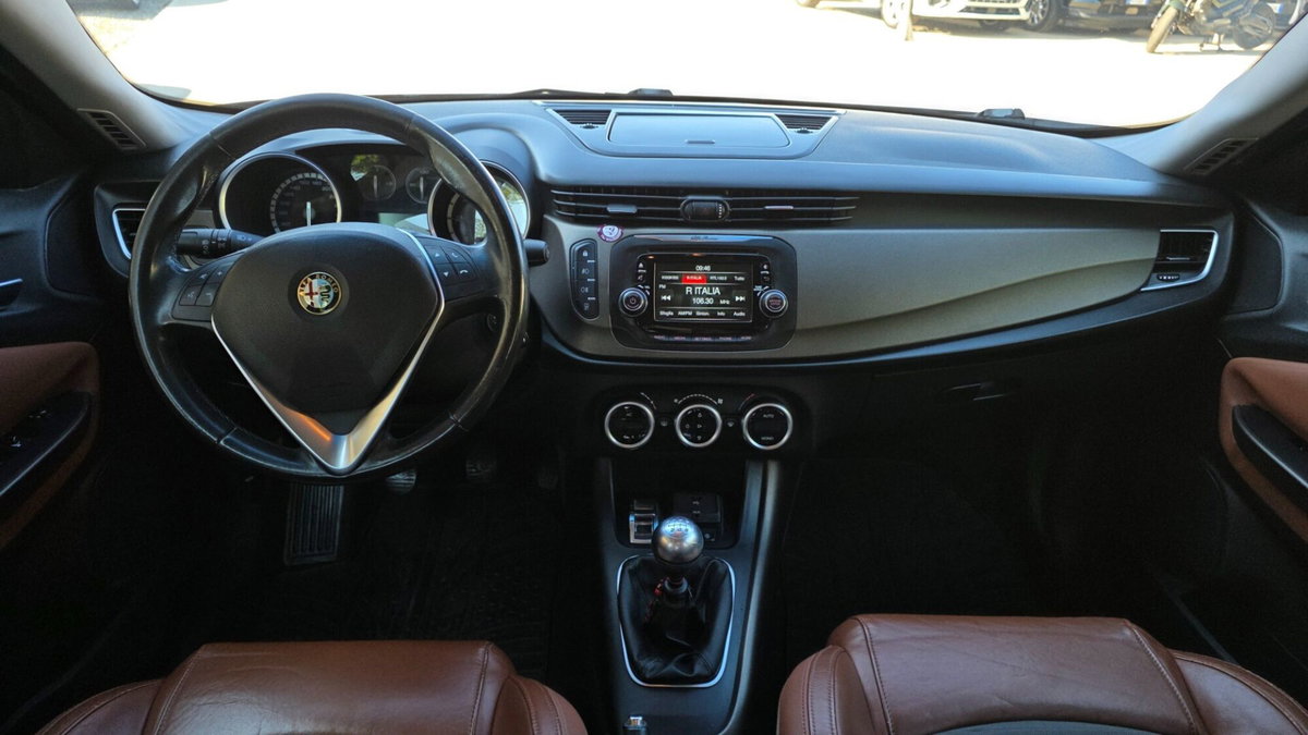 Alfa Romeo Giulietta 1.6 JTDm-2 Exclusive (16)