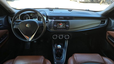 Alfa Romeo Giulietta 1.6 JTDm-2 Exclusive (16)