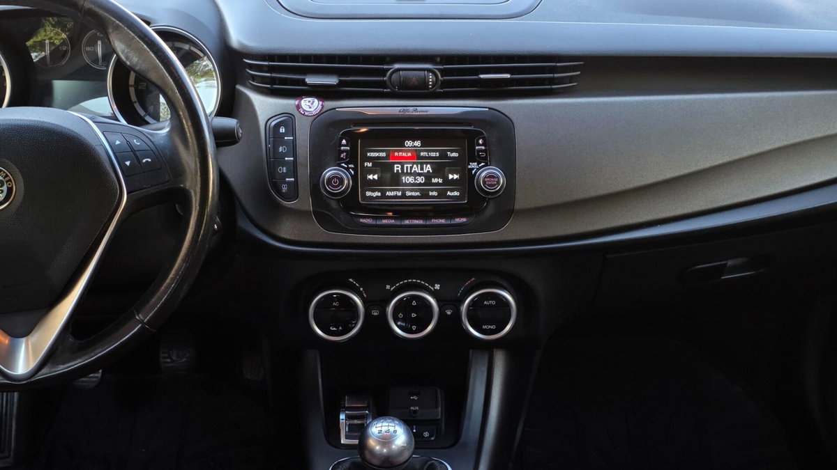 Alfa Romeo Giulietta 1.6 JTDm-2 Exclusive (18)