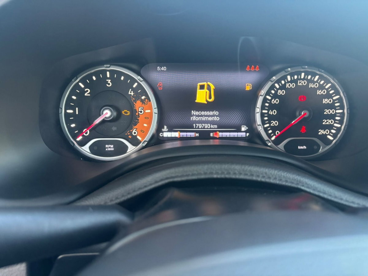 Jeep Renegade 1.6 Mjt 120 CV Limited (12)