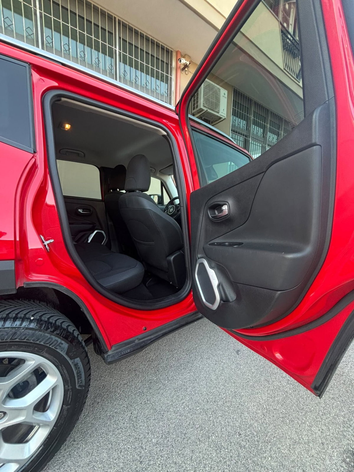 Jeep Renegade 1.6 Mjt 120 CV Limited (18)