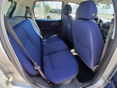 Fiat Punto 1.2i cat 5 porte ELX (11)