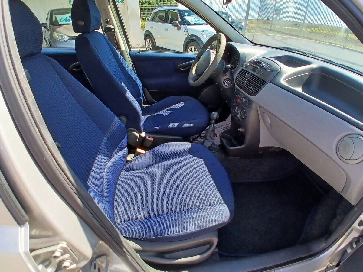 Fiat Punto 1.2i cat 5 porte ELX (12)