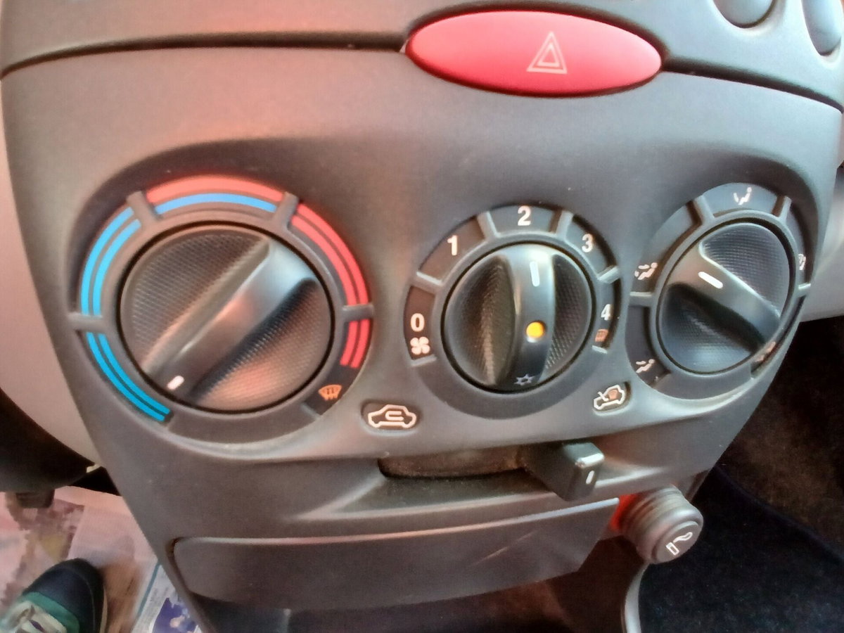 Fiat Punto 1.2i cat 5 porte ELX (3)