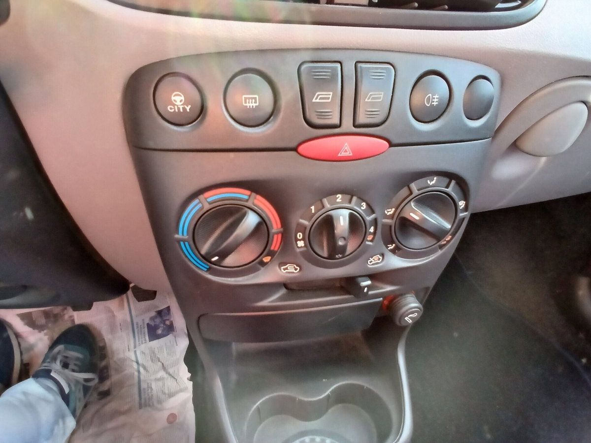 Fiat Punto 1.2i cat 5 porte ELX (5)