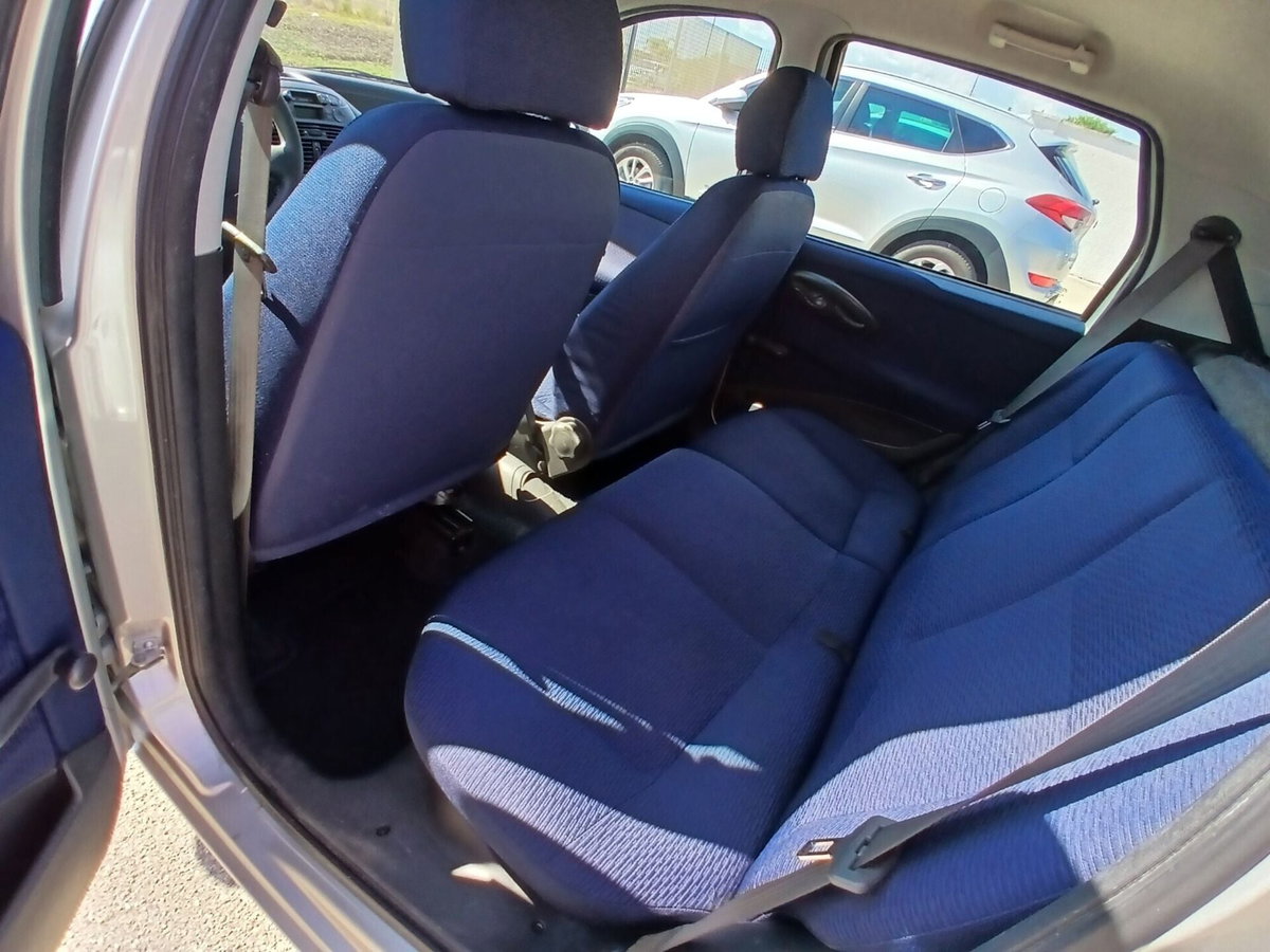 Fiat Punto 1.2i cat 5 porte ELX (7)