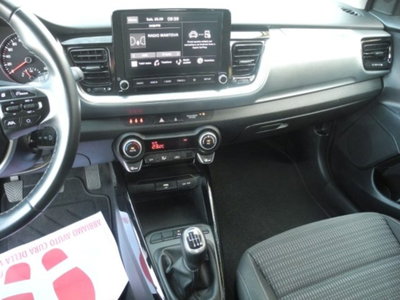 Kia Stonic 1.0 T-GDi 100 CV MHEV iMT Style (8)