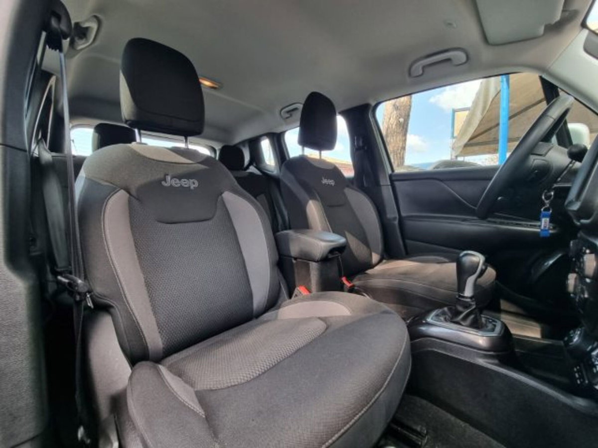 Jeep Renegade 1.3 T4 190CV PHEV 4xe AT6 Limited (13)