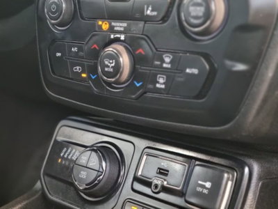 Jeep Renegade 1.3 T4 190CV PHEV 4xe AT6 Limited (17)