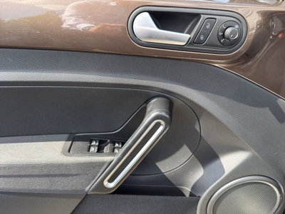 Volkswagen Maggiolino Cabrio 1.2 TSI Design (9)
