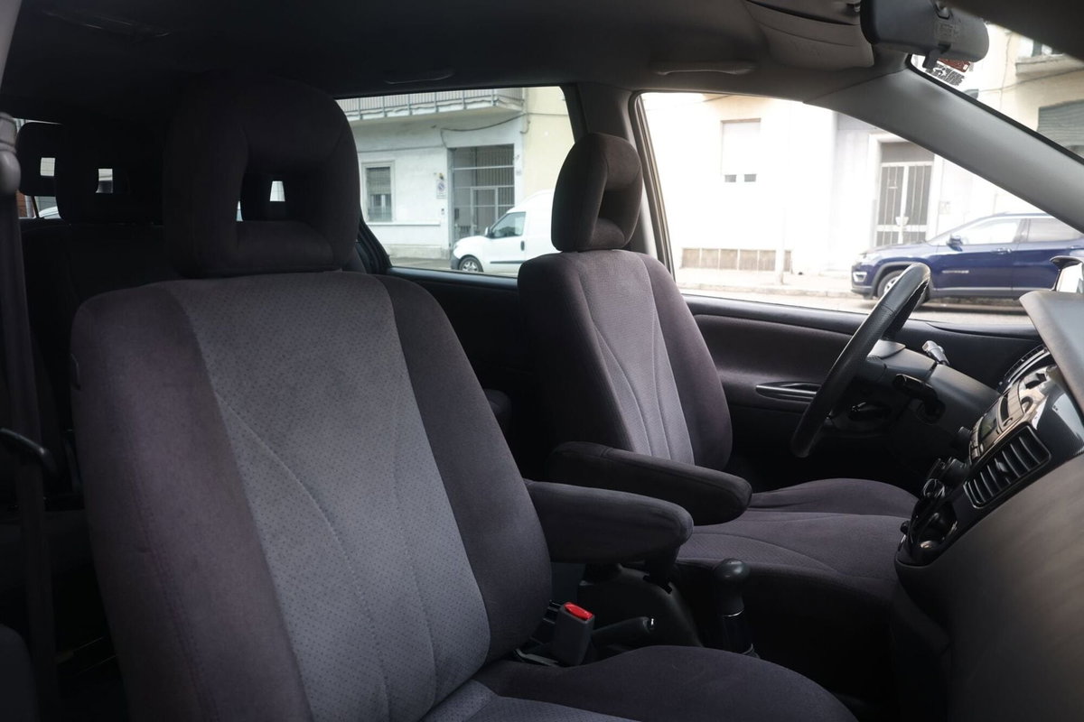 Mazda MPV 2.0 TD-CD Executive (6)